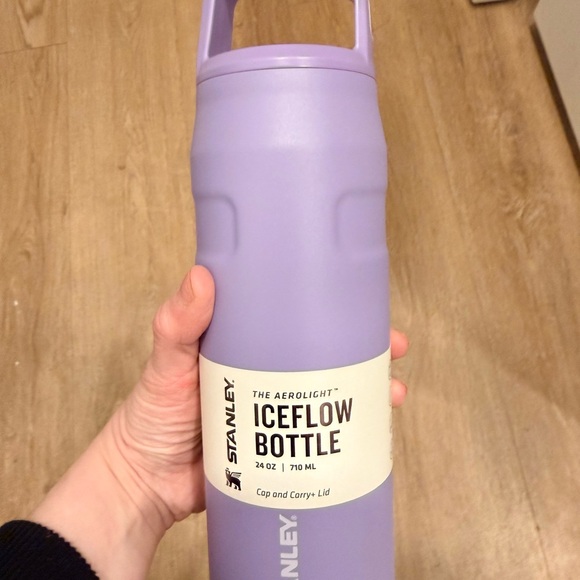 Stanley IceFlow Bottle in Soft Purple - Picture 2 of 6